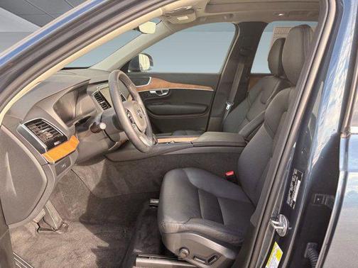 2024 Volvo XC90 B6 Plus Bright Theme 6-Seater