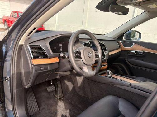 2024 Volvo XC90 B6 Plus Bright Theme 6-Seater