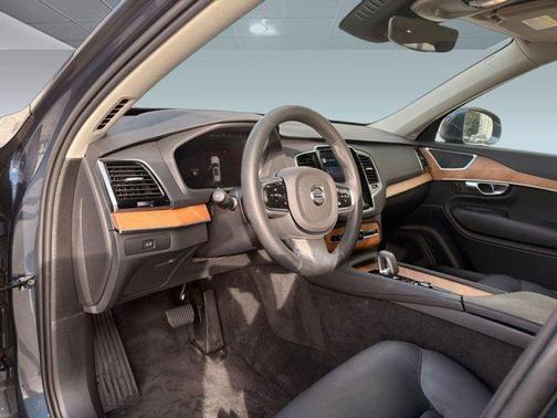 2024 Volvo XC90 B6 Plus Bright Theme 6-Seater