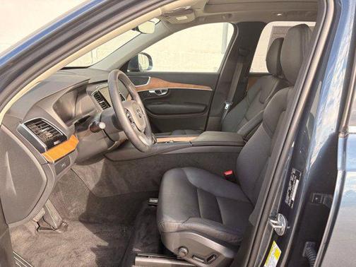 2024 Volvo XC90 B6 Plus Bright Theme 6-Seater