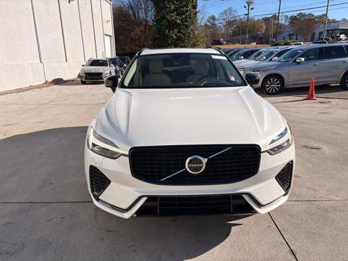 2024 Volvo XC60 B5 Ultimate Dark Theme