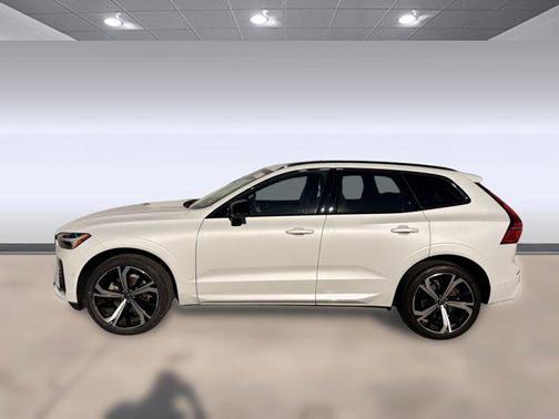 2024 Volvo XC60 B5 Ultimate Dark Theme