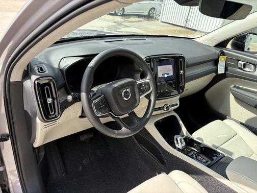 2026 Volvo XC40 B5 Ultra