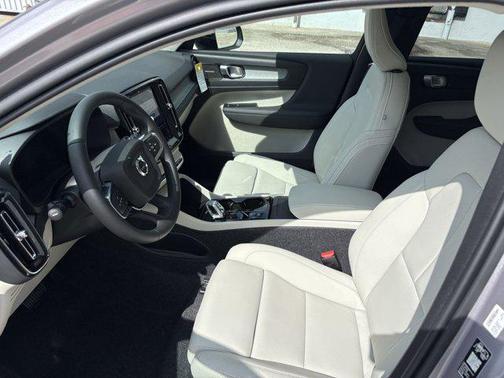2026 Volvo XC40 B5 Ultra