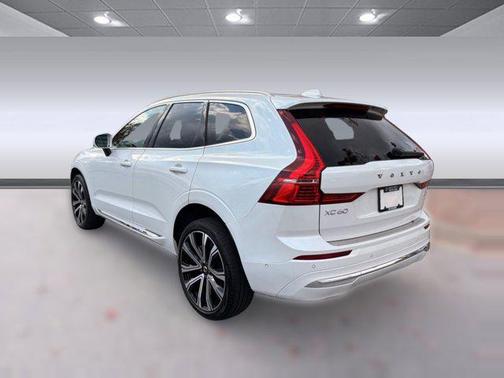 2023 Volvo XC60 B5 Ultimate Bright Theme