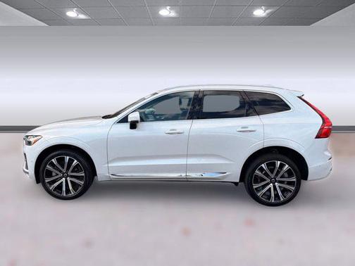 2023 Volvo XC60 B5 Ultimate Bright Theme