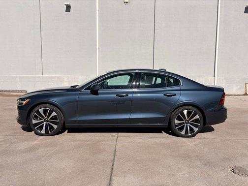 2023 Volvo S60 B5 Ultimate Bright Theme