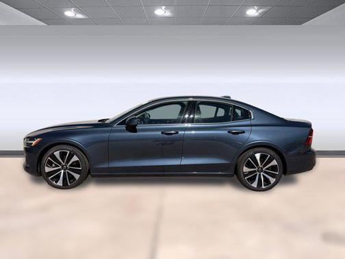 2023 Volvo S60 B5 Ultimate Bright Theme