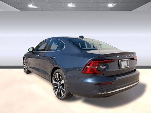 2023 Volvo S60 B5 Ultimate Bright Theme