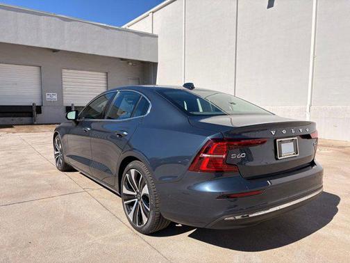2023 Volvo S60 B5 Ultimate Bright Theme
