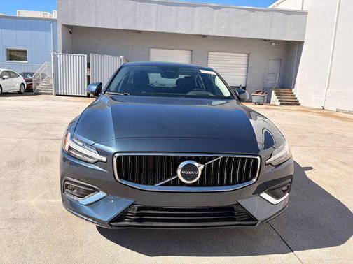 2023 Volvo S60 B5 Ultimate Bright Theme