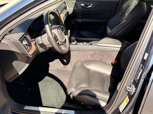 2023 Volvo S60 B5 Ultimate Bright Theme