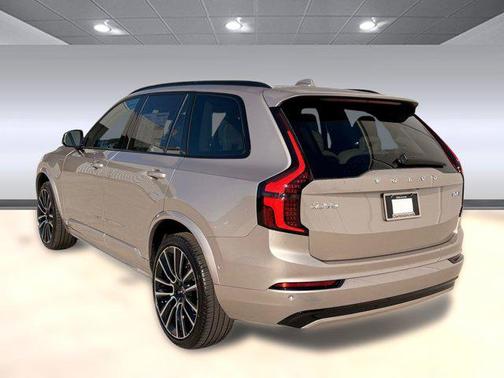 2026 Volvo XC90 B6 Ultra Dark Theme 6-Seater
