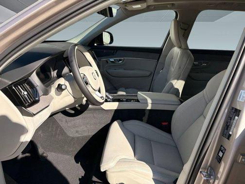 2026 Volvo XC90 B6 Ultra Dark Theme 6-Seater