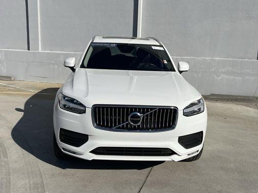 2022 Volvo XC90 T6 Momentum