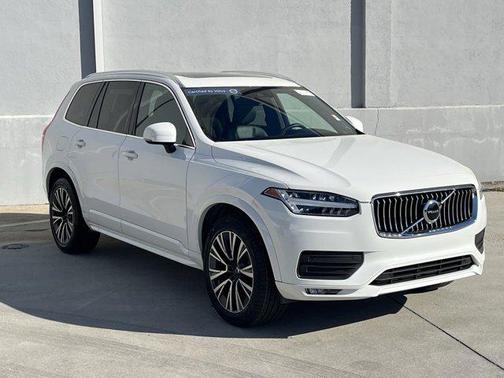 2022 Volvo XC90 T6 Momentum
