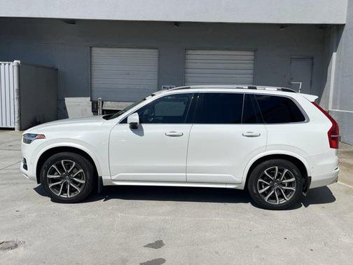2018 Volvo XC90 T5 Momentum