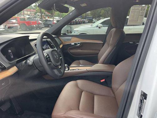 2024 Volvo XC90 B6 Plus Bright Theme 7-Seater