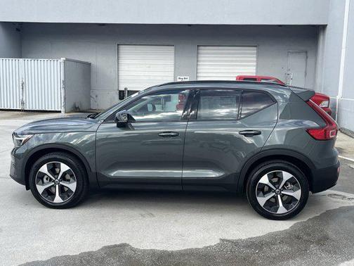 2026 Volvo XC40 B5 Plus