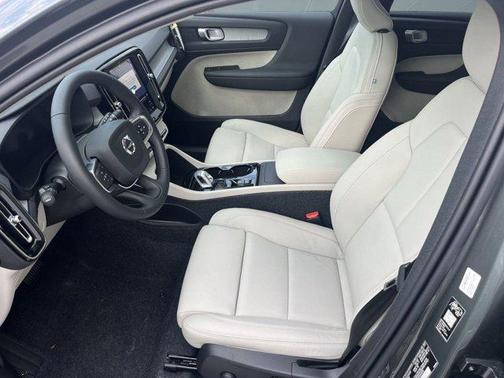 2026 Volvo XC40 B5 Plus
