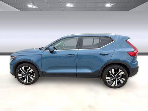 Fjord Blue Metallic 2023 Volvo XC40 B5 Ultimate Bright Theme