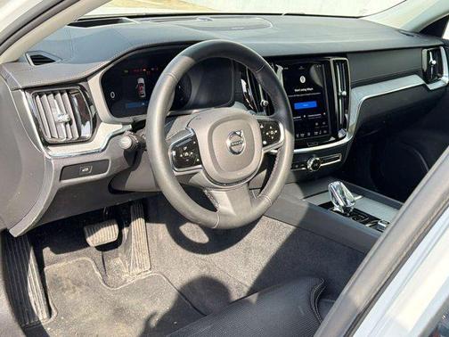 2024 Volvo V60 Cross Country B5 Ultimate