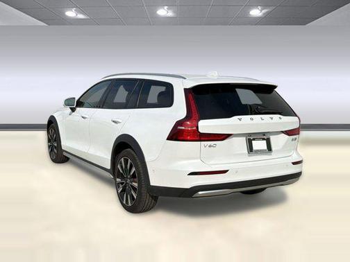 2024 Volvo V60 Cross Country B5 Ultimate