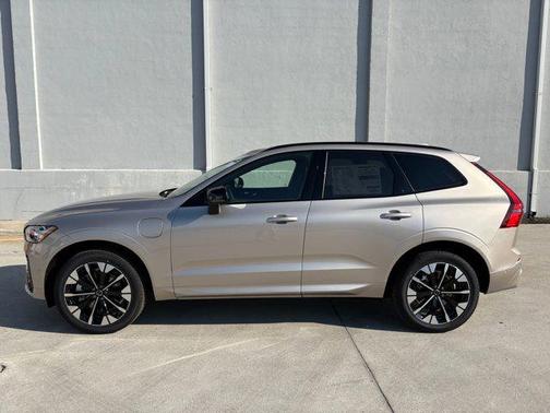2026 Volvo XC60 Plug-In Hybrid T8 Plus