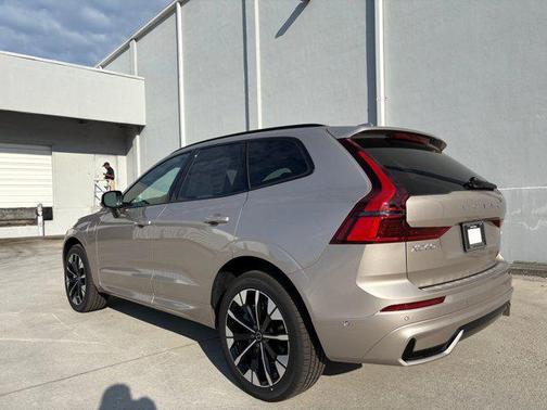 2026 Volvo XC60 Plug-In Hybrid T8 Plus