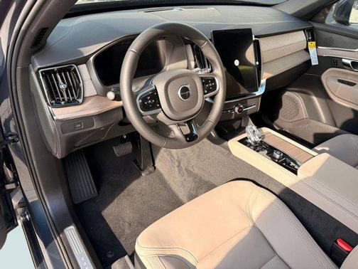 2026 Volvo XC90 B5 Core