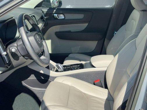 2023 Volvo XC40 B5 Plus Bright Theme