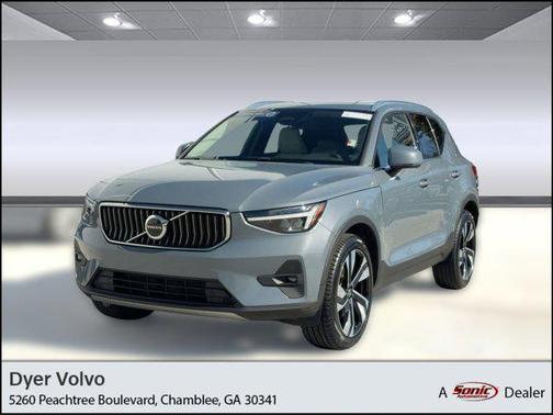 2023 Volvo XC40 B5 Plus Bright Theme