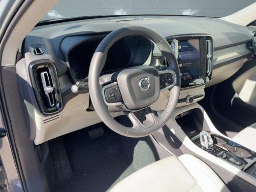 2023 Volvo XC40 B5 Plus Bright Theme