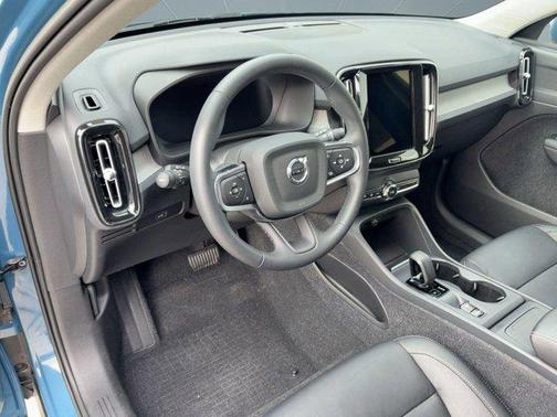 2023 Volvo XC40 B4 Core