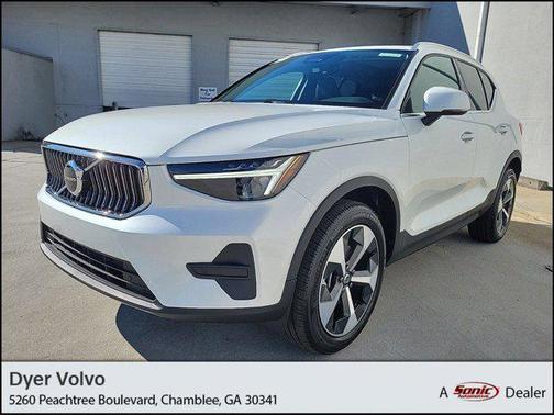 2025 Volvo XC40 B5 Core Bright Theme