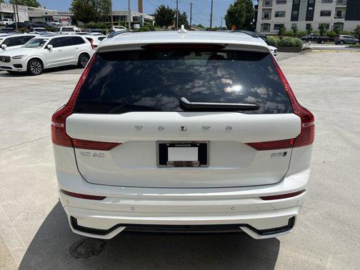 2025 Volvo XC60 B5 Ultra