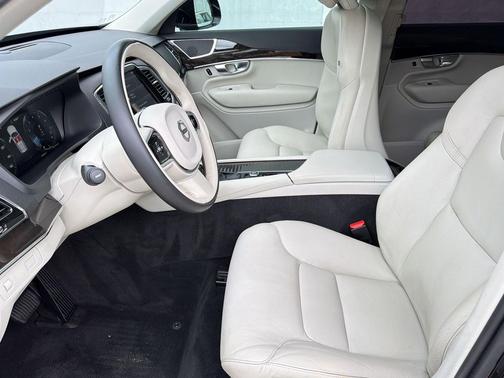 Onyx Black Metallic 2018 Volvo XC90 T6 Momentum