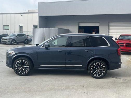 2025 Volvo XC90 Plug-In Hybrid T8 Ultra 7-Seater