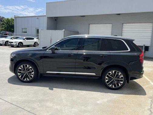 2025 Volvo XC90 B6 Core