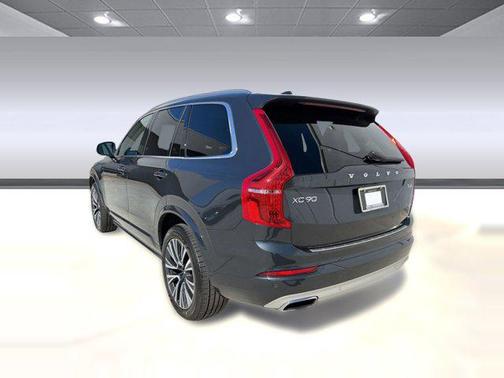 2021 Volvo XC90 T6 Momentum