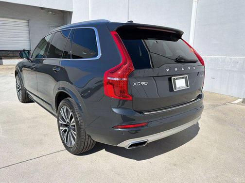 2021 Volvo XC90 T6 Momentum