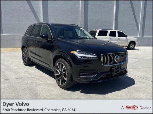 2022 Volvo XC90 T6 Momentum