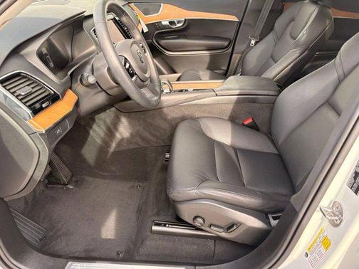 2024 Volvo XC90 B5 Plus Bright Theme