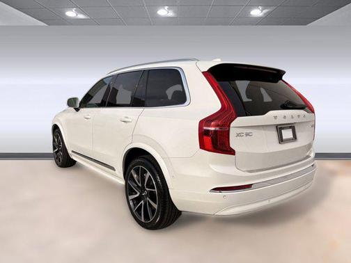 2024 Volvo XC90 B5 Plus Bright Theme