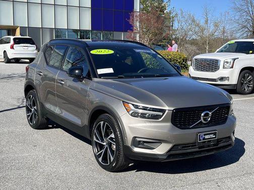 2022 Volvo XC40 T5 R-Design