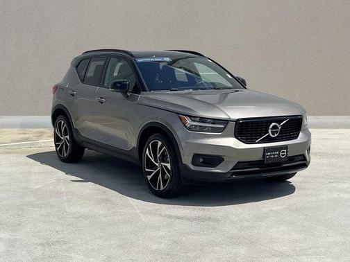 2022 Volvo XC40 T5 R-Design