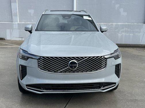 2025 Volvo XC90 B5 Plus 6-Seater