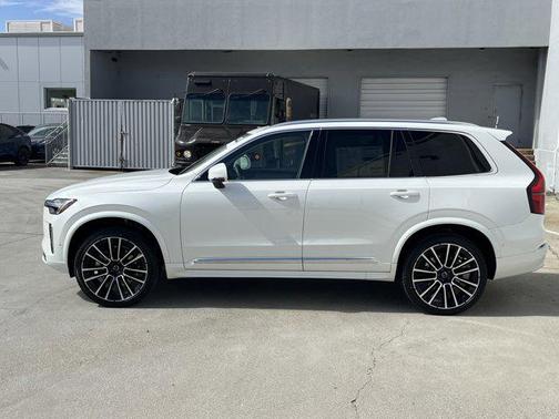 2025 Volvo XC90 B6 Ultra