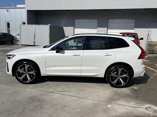 2025 Volvo XC60 Plug-In Hybrid T8 Ultra