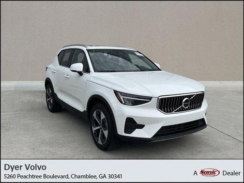 2025 Volvo XC40 B5 Core Bright Theme
